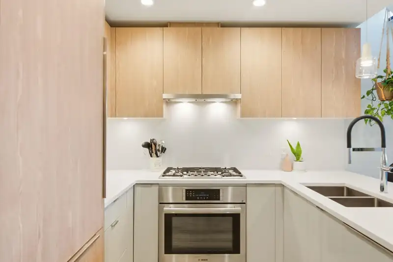 607 128 E 8TH STREET - photo 4 of 39