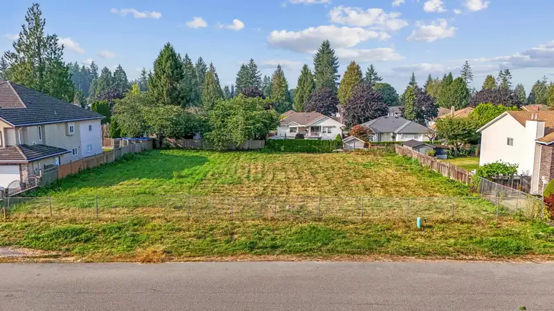 15481 91 AVENUE - photo 1 of 12