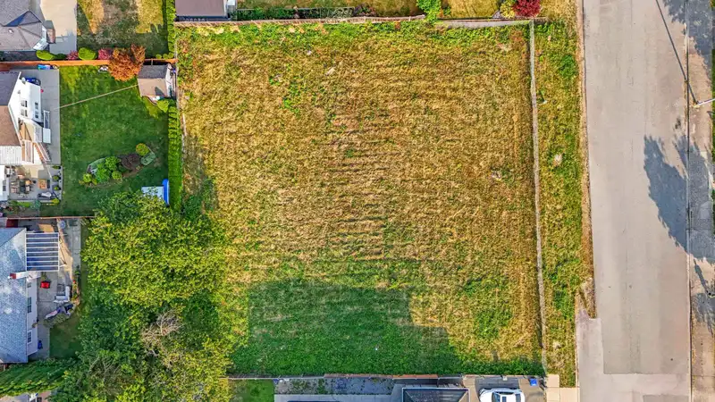 15481 91 AVENUE - photo 2 of 12
