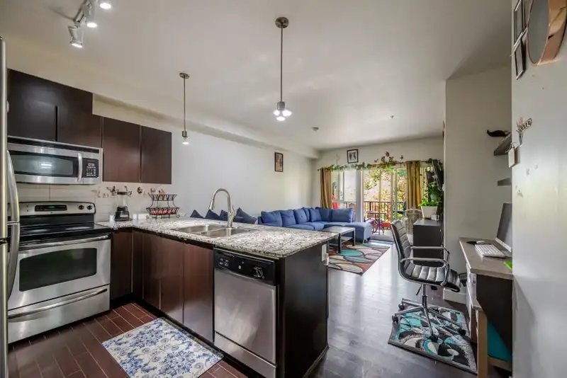 309 9655 KING GEORGE BOULEVARD - photo 4 of 32