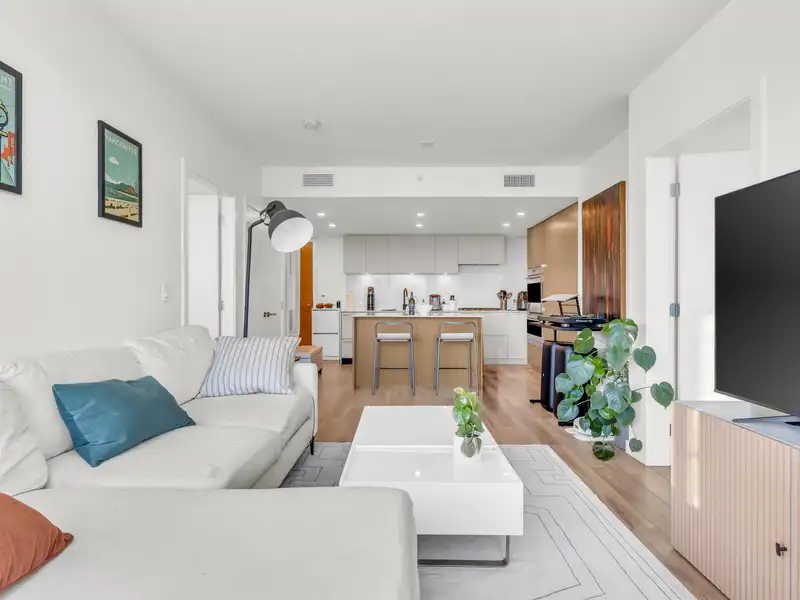 606 210 E 5TH AVENUE - photo 1 of 32