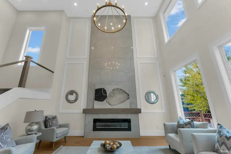 14436 17 AVENUE - photo 2 of 37