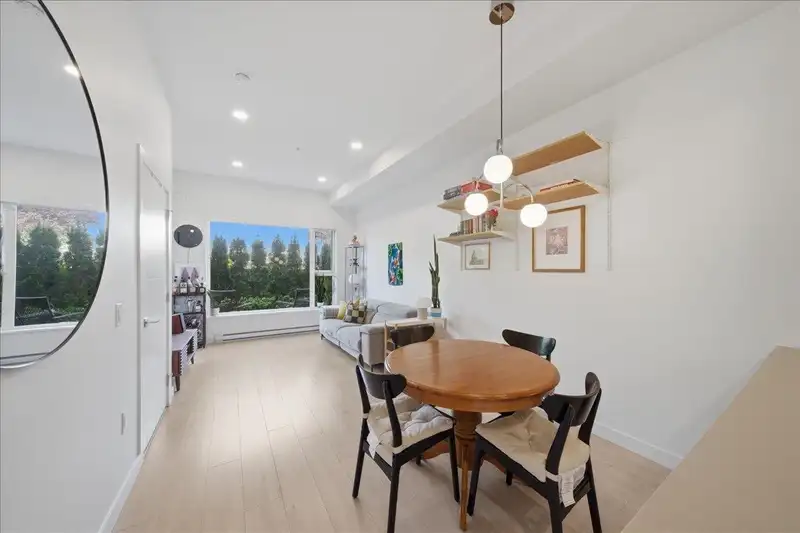 104 2345 RINDALL AVENUE - photo 3 of 31