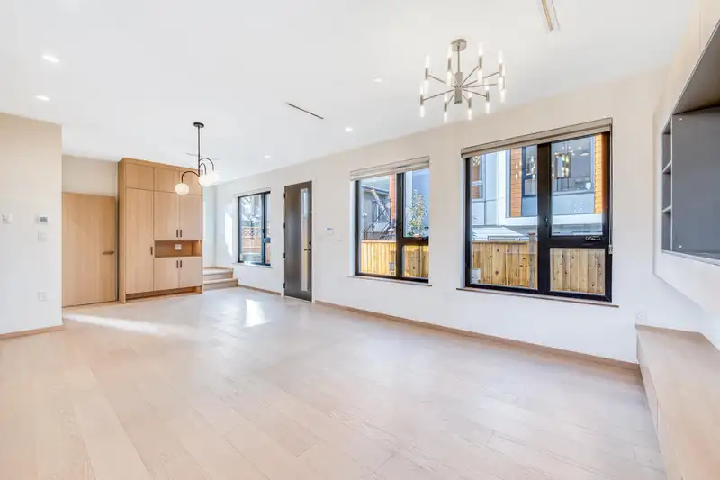 966 E 55TH AVENUE - photo 4 of 21