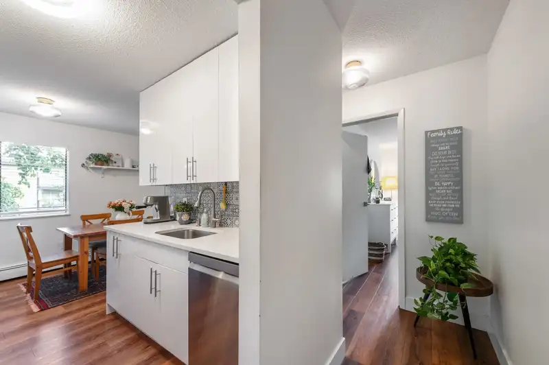 204 131 W 4TH STREET - photo 4 of 25