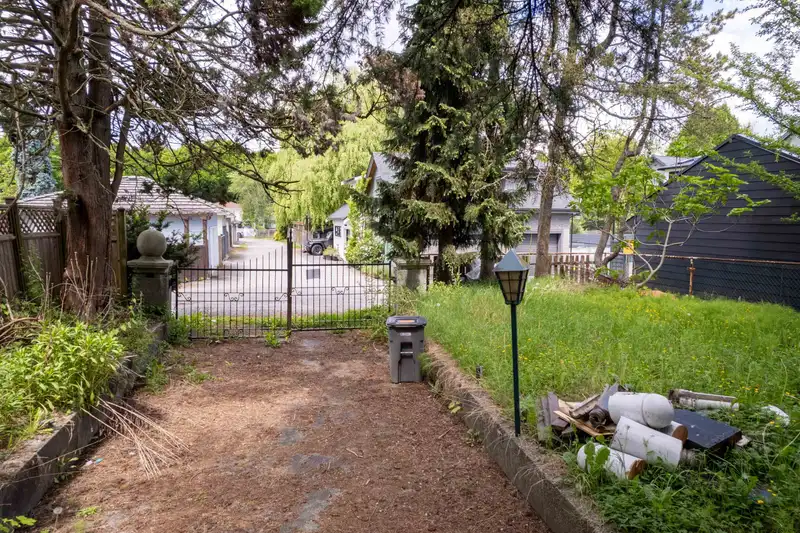 357 E 33RD AVENUE - photo 2 of 40