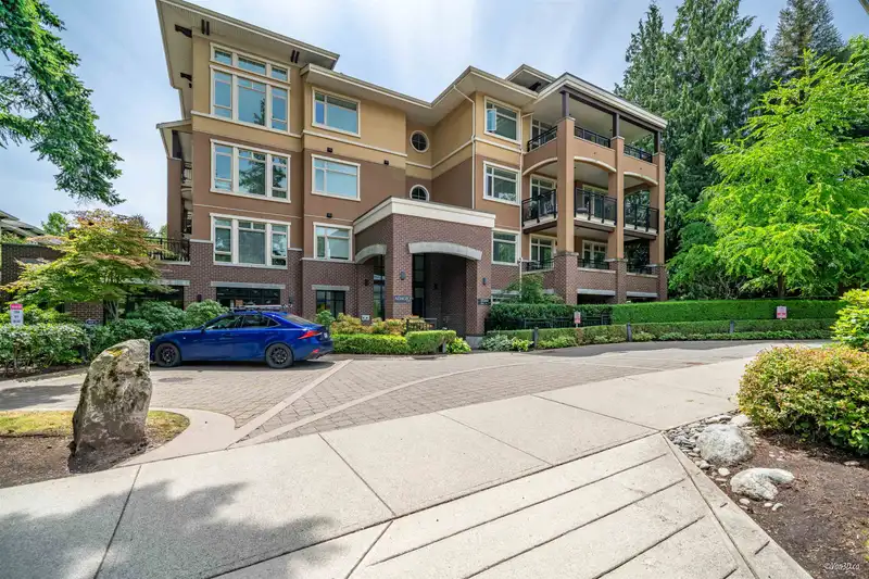 410 15360 20 AVENUE - photo 1 of 18