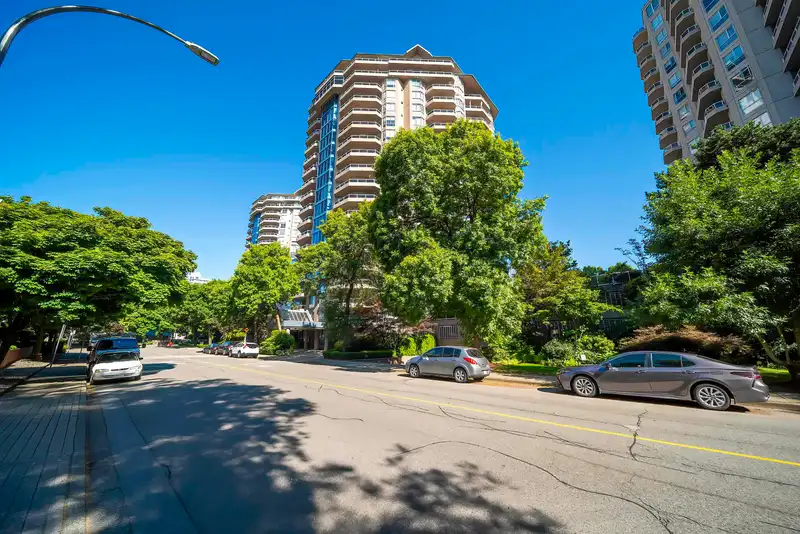 1002 1235 QUAYSIDE DRIVE - photo 1 of 24