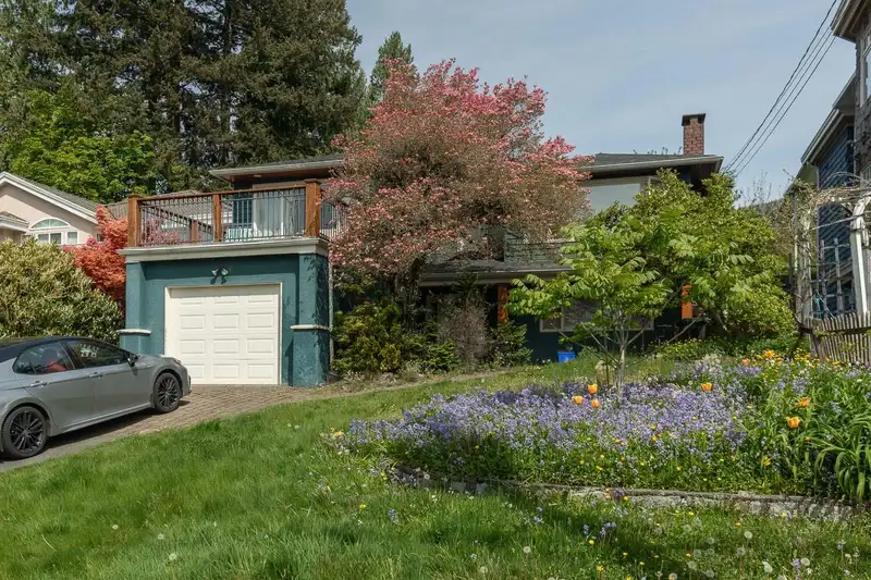 164 E CARISBROOKE ROAD - photo 1 of 25