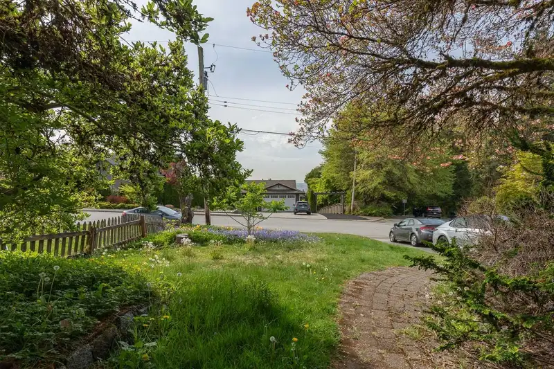 164 E CARISBROOKE ROAD - photo 3 of 25