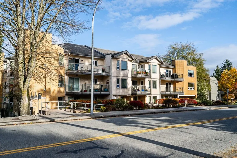 212 15255 18 AVENUE - photo 1 of 24