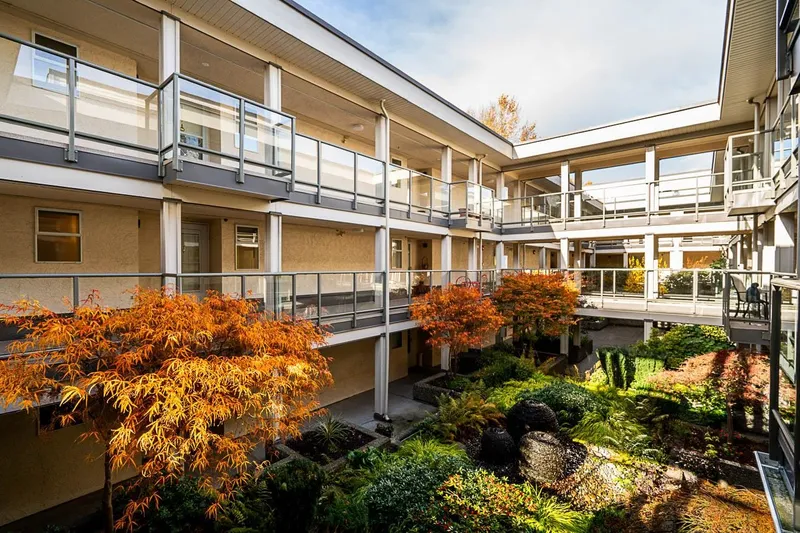 212 15255 18 AVENUE - photo 4 of 24