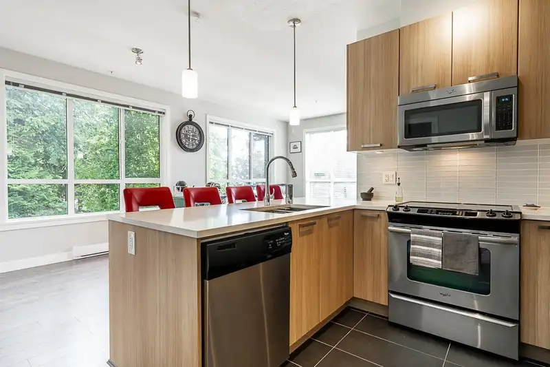 305 10455 154 STREET - photo 2 of 30