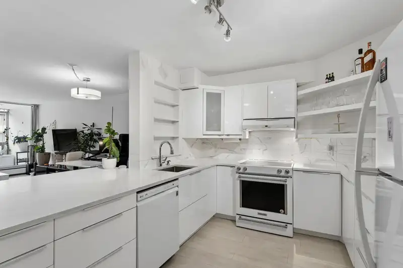 905 2024 FULLERTON AVENUE - photo 2 of 28