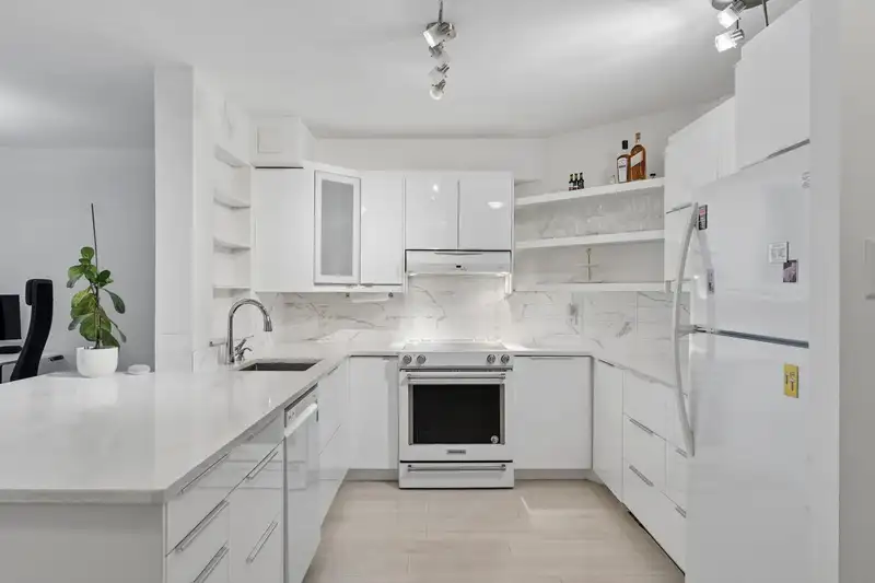 905 2024 FULLERTON AVENUE - photo 3 of 28