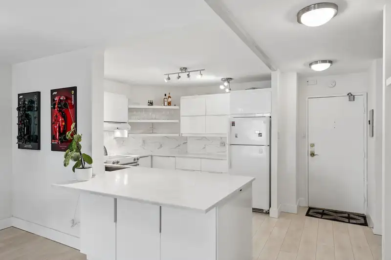 905 2024 FULLERTON AVENUE - photo 4 of 28