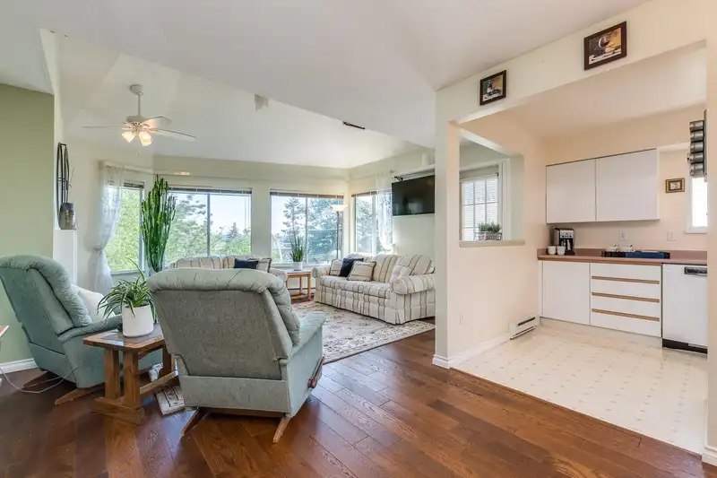 311 1009 HOWAY STREET - photo 4 of 34