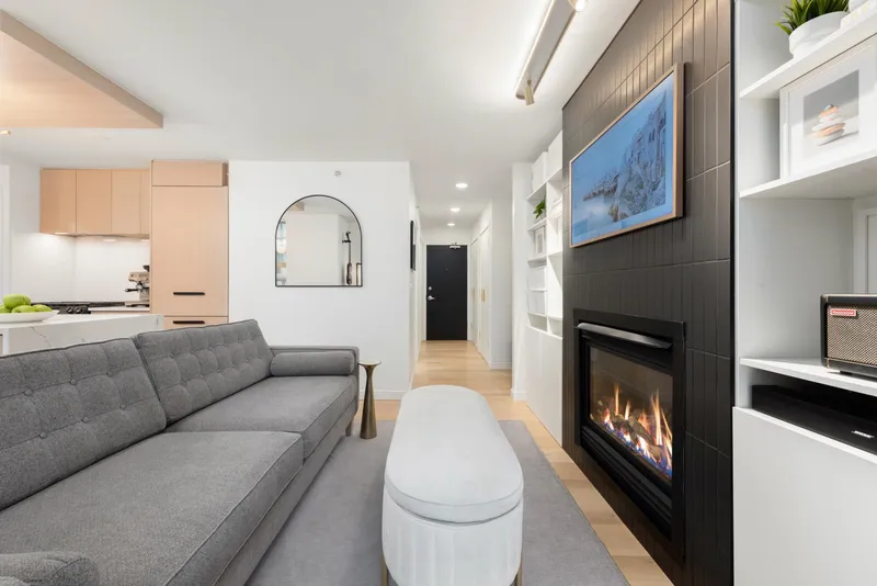 1203 969 RICHARDS STREET - photo 4 of 25