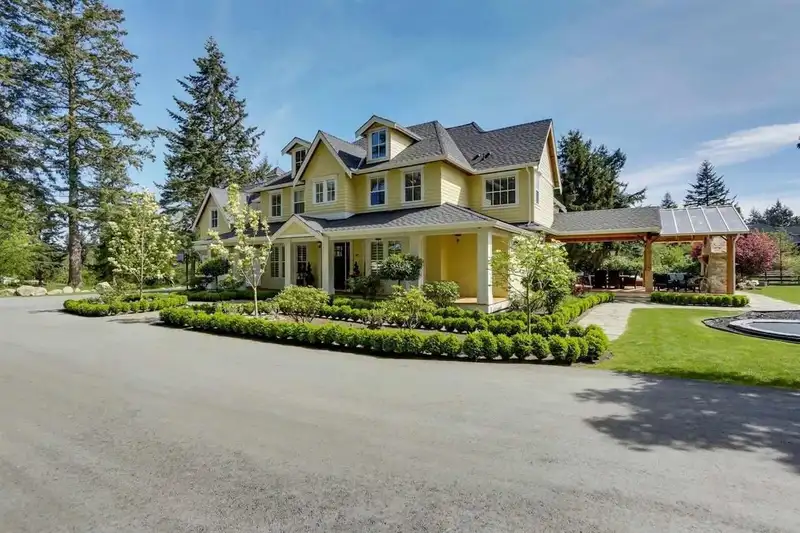 17011 26 AVE AVENUE - photo 1 of 29