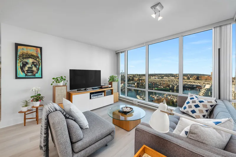 2105 455 BEACH CRESCENT - photo 2 of 25