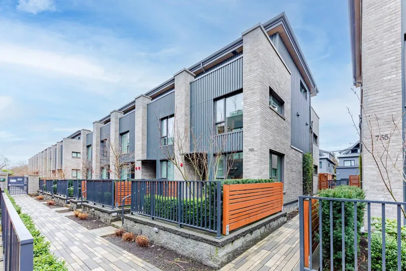 131 765 W 49TH AVENUE - photo 2 of 25