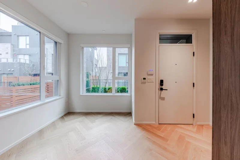 131 765 W 49TH AVENUE - photo 4 of 25