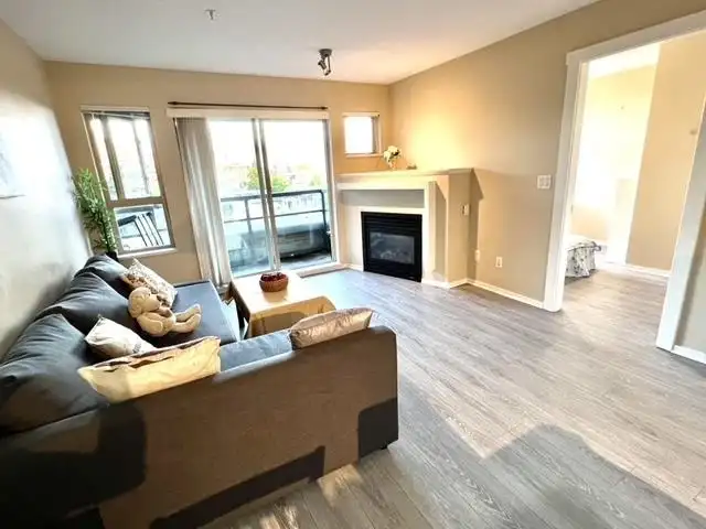 301 9329 UNIVERSITY CRESCENT - photo 4 of 35