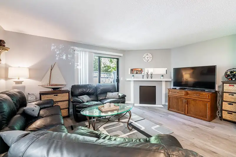 141 13702 67 AVENUE - photo 2 of 26
