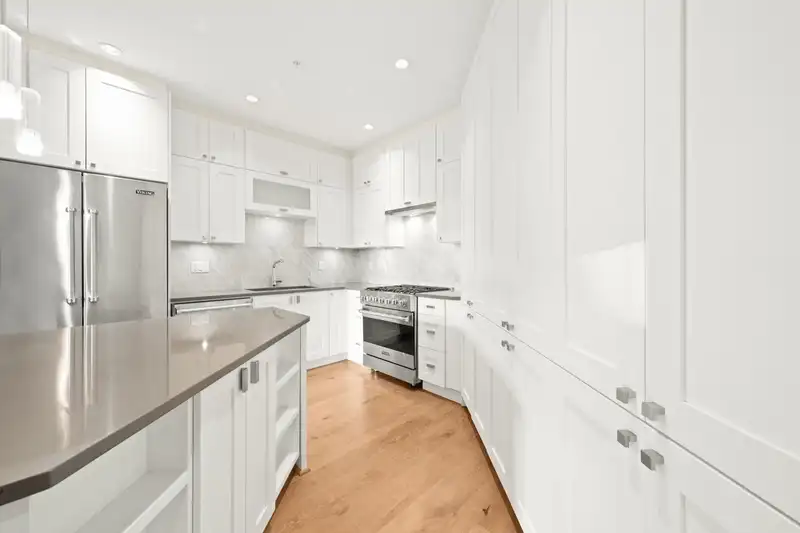 213 14855 THRIFT AVENUE - photo 2 of 33