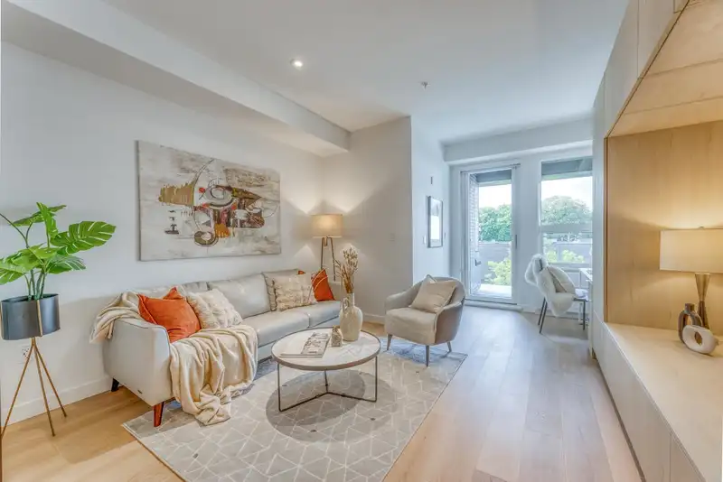 512 2471 ST. GEORGE STREET - photo 3 of 31