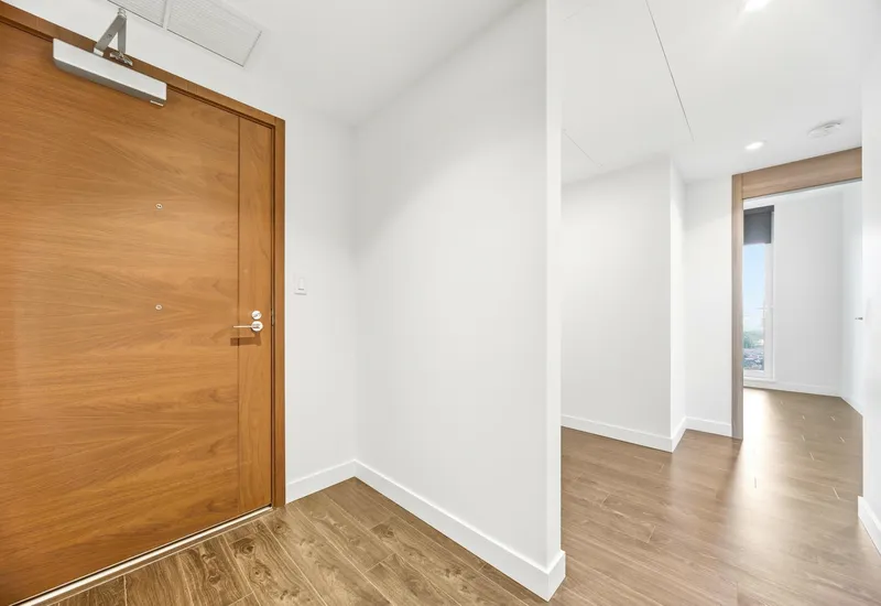 3507 9887 WHALLEY BOULEVARD - photo 4 of 25