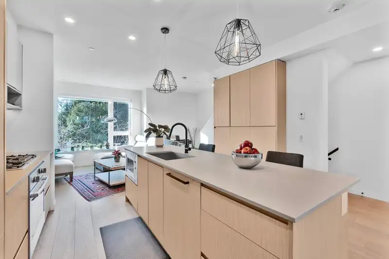 11 528 E 2ND STREET - photo 4 of 40