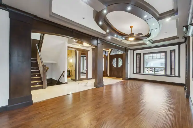 13883 77A AVENUE - photo 4 of 40