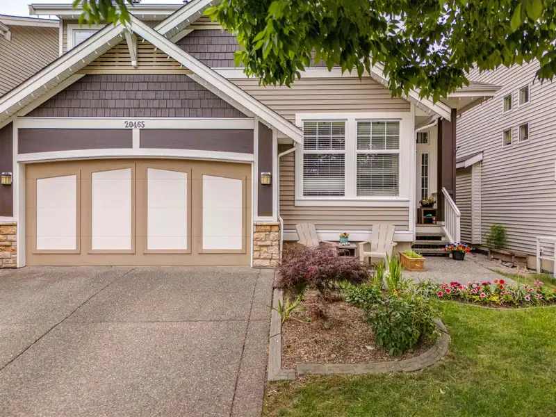 20465 67B AVENUE - photo 2 of 40