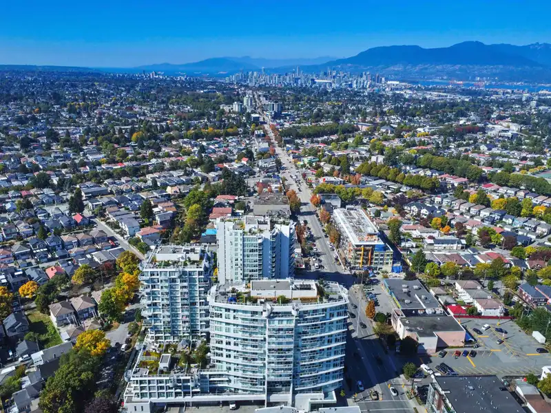 312 2220 KINGSWAY - photo 1 of 40