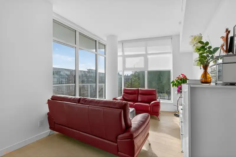 312 2220 KINGSWAY - photo 3 of 40