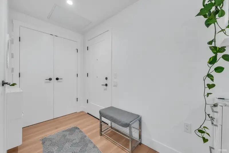 706 8750 UNIVERSITY CRESCENT - photo 4 of 37