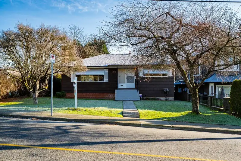 1910 HOLDOM AVENUE - photo 1 of 27