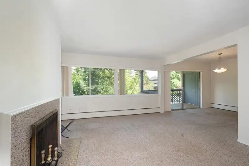 842 WESTVIEW CRESCENT - photo 3 of 39