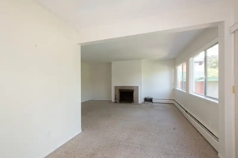 842 WESTVIEW CRESCENT - photo 4 of 39