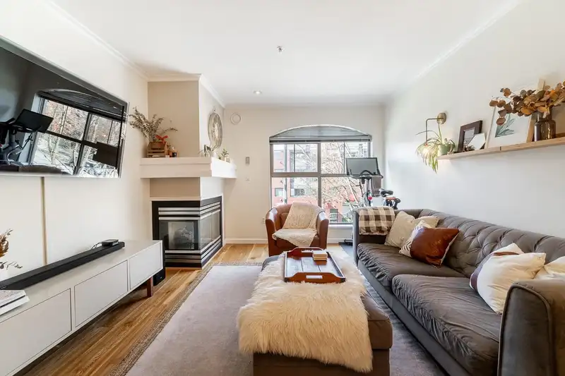 208 332 LONSDALE AVENUE - photo 4 of 34