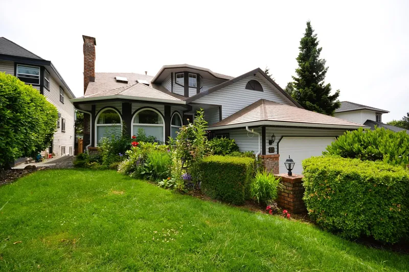 15 PARKWOOD PLACE - photo 1 of 25