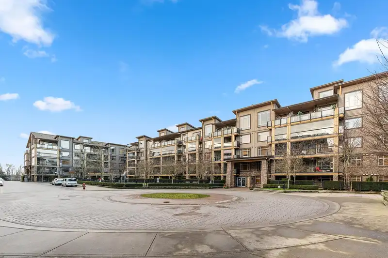454 8258 207A STREET - photo 2 of 22