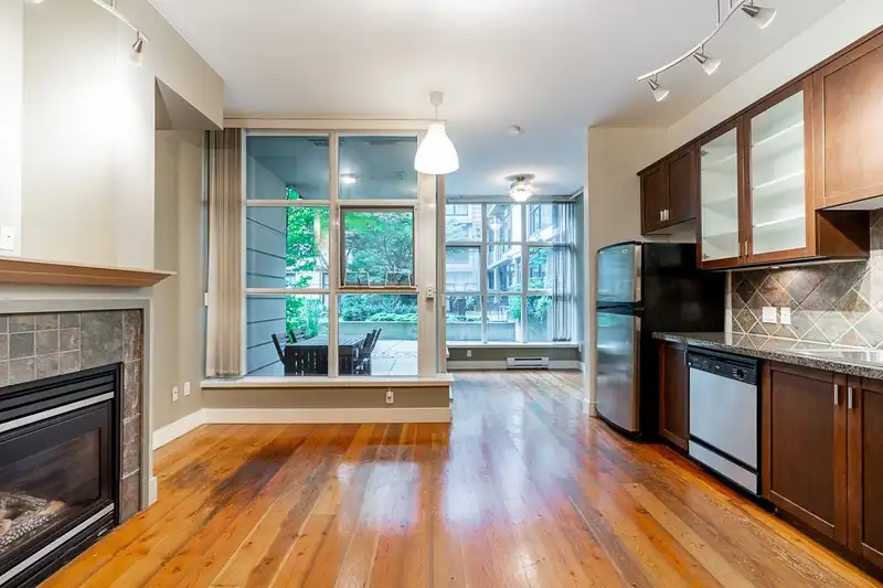 116 8988 HUDSON STREET - photo 1 of 32