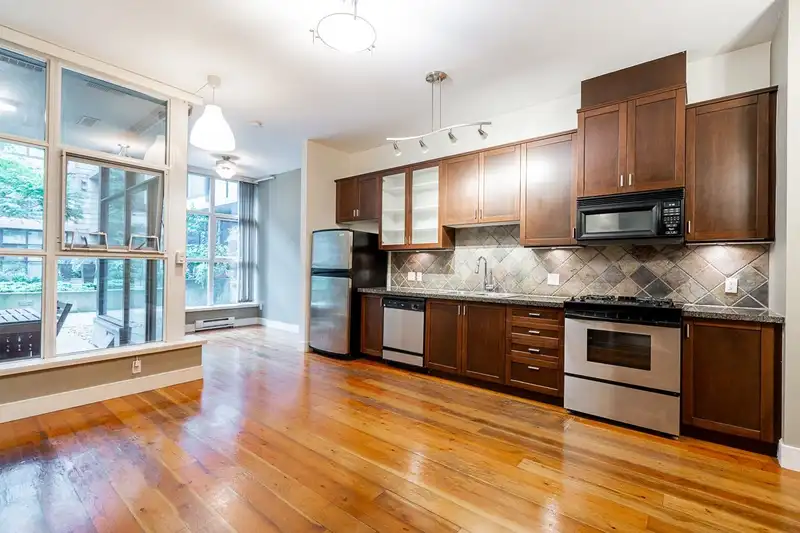 116 8988 HUDSON STREET - photo 2 of 32