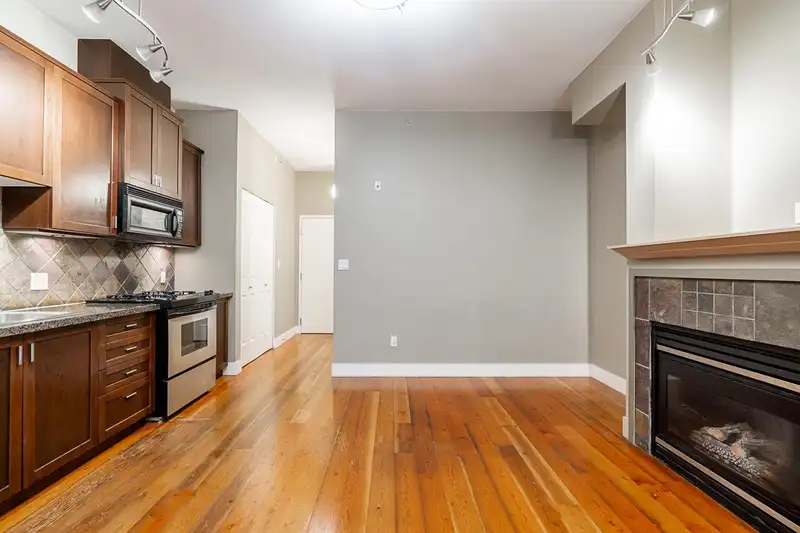 116 8988 HUDSON STREET - photo 4 of 32