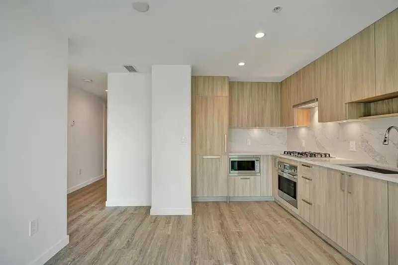 708 13350 CENTRAL AVENUE - photo 4 of 30