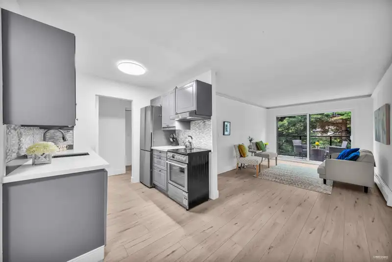 303 240 MAHON AVENUE - photo 3 of 32