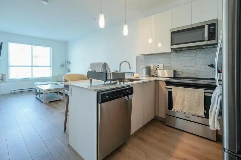 414 19567 64 AVENUE - photo 3 of 21