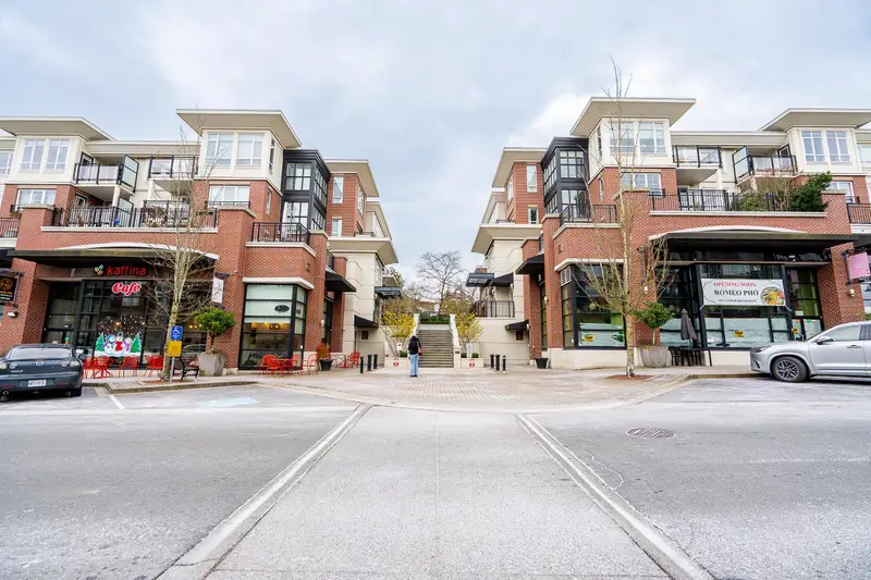 303 2950 KING GEORGE BOULEVARD - photo 1 of 25